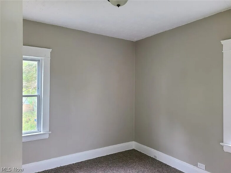 Building Photo - 1830 Mannering Rd