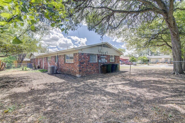 Building Photo - 5006 Brighton Rd