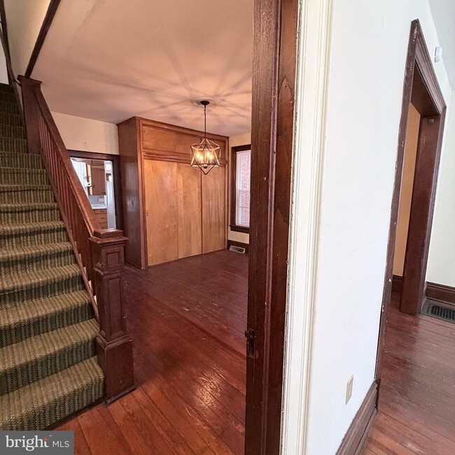 Building Photo - 235 Park Ave