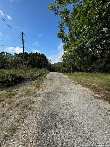 Building Photo - 572 Fm 2107