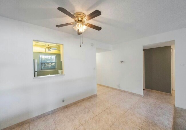 Building Photo - 11485 Oakhurst Rd