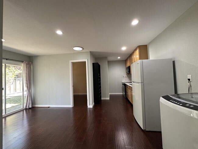 Building Photo - 4021 Campana Dr