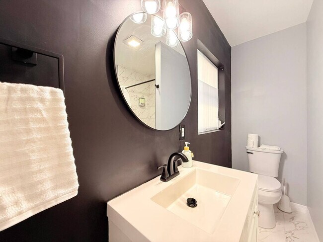 Building Photo - 904 15th St NE