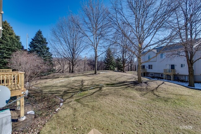 Building Photo - 27 Monarch Dr