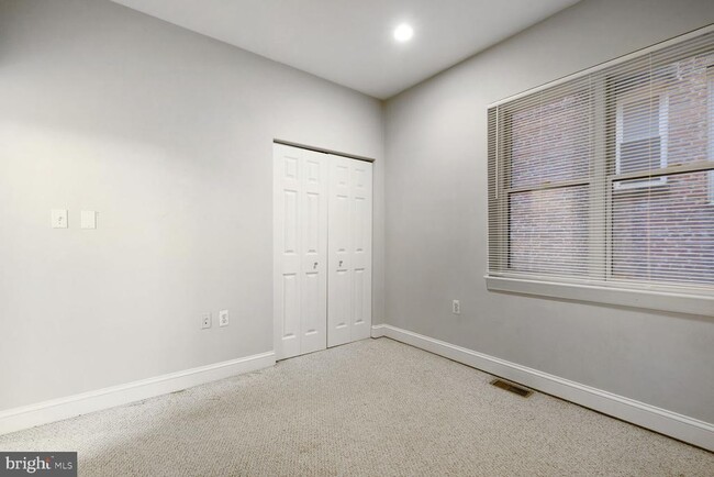 Building Photo - 1417 Chapin St NW