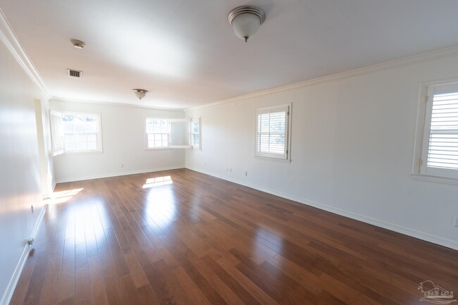Building Photo - 802 Bayshore Dr