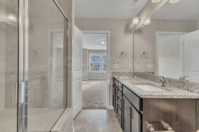 Building Photo - 1121 Latitude Dr