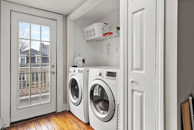 Building Photo - 68 Pleasant St