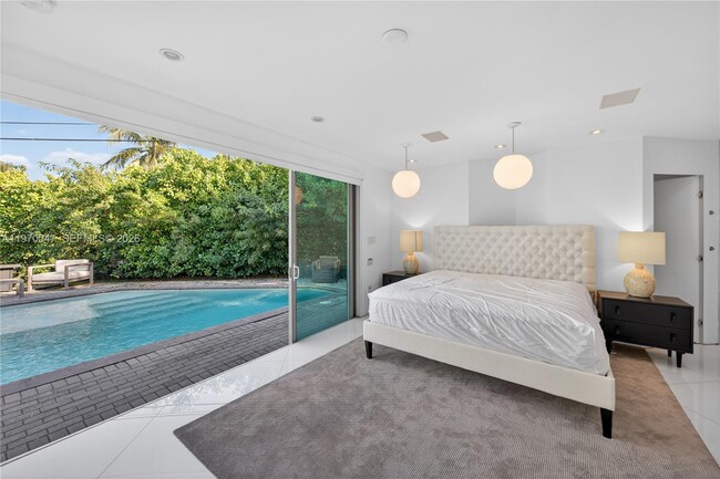 Building Photo - 1000 N Shore Dr