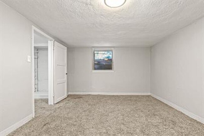Building Photo - Stylish 4-Bed Home with Finished Basement!