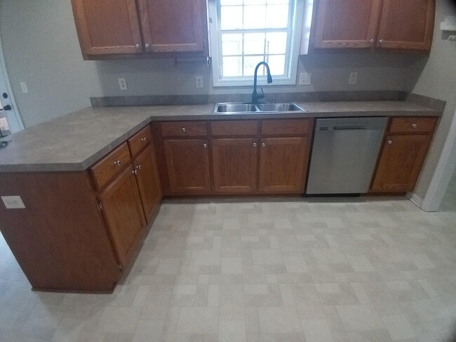 Building Photo - 3525 Drayton Dr