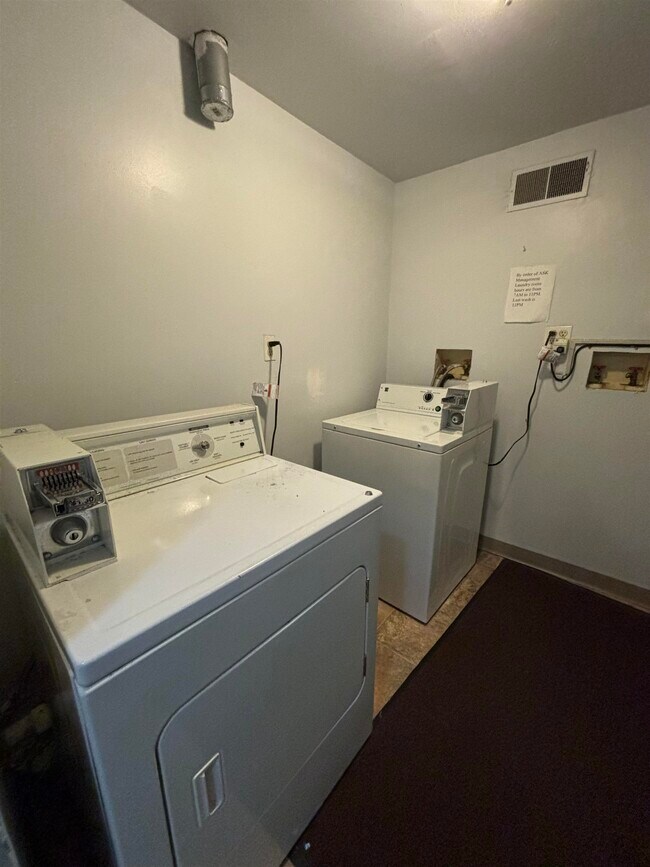 Building Photo - 401 1st St