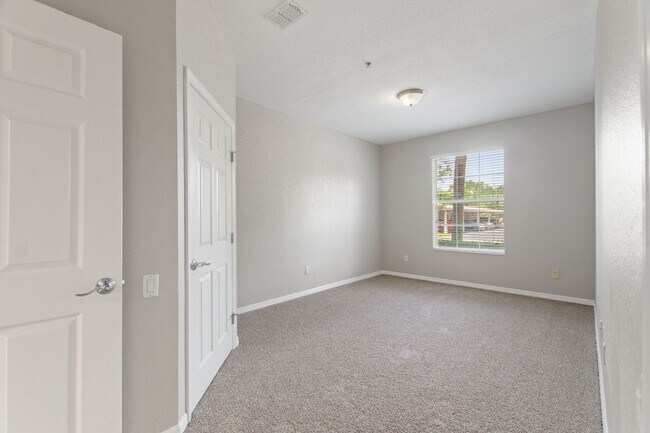 Building Photo - First floor condo in Champions Gate! Ready...