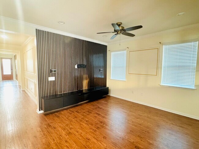 Building Photo - 519 Bottlebrush Loop