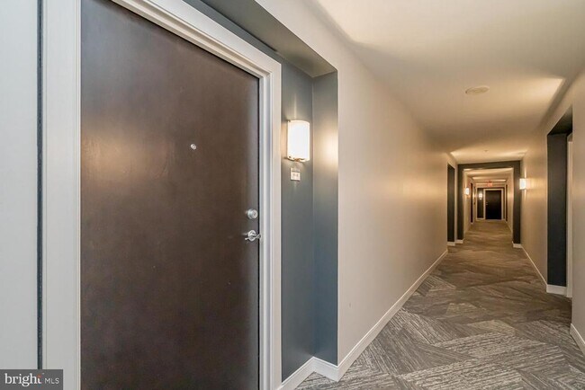 Building Photo - 851 N Glebe Rd