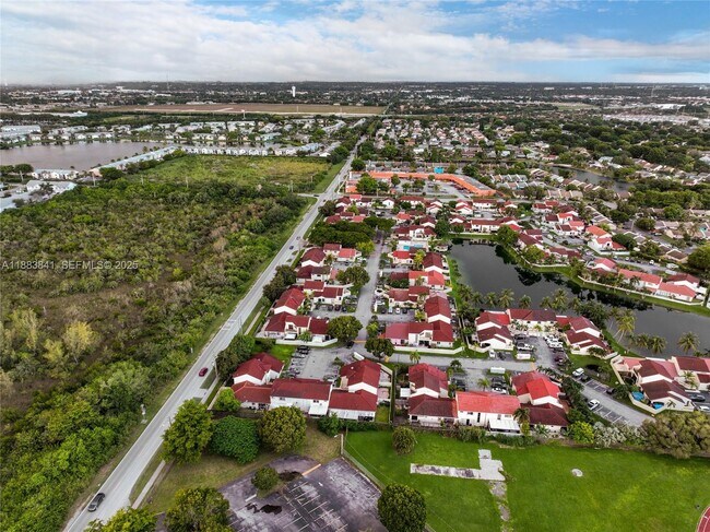 Building Photo - 3208 San Remo Cir