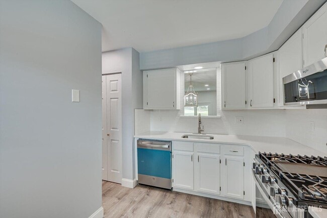 Building Photo - 822 Darlington Dr