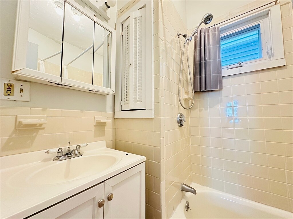 Building Photo - 39 Cushman Rd