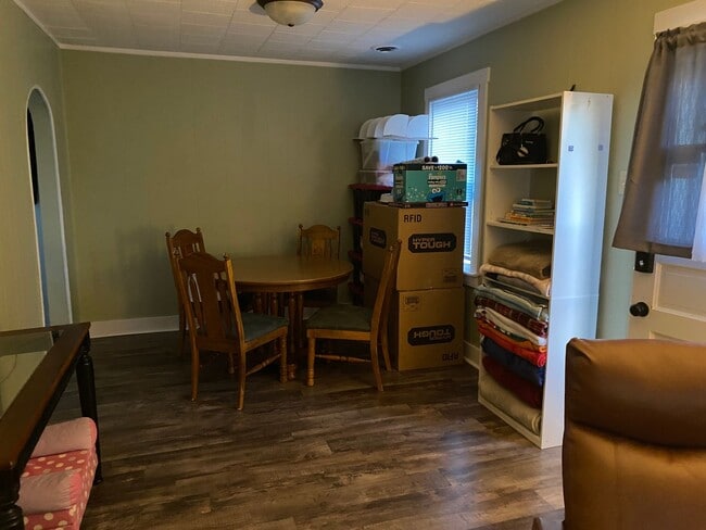 Building Photo - 2BR 1BA with carport