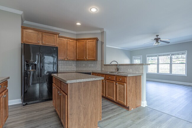 Building Photo - A MUST SEE IN SUGAR HILL!!!