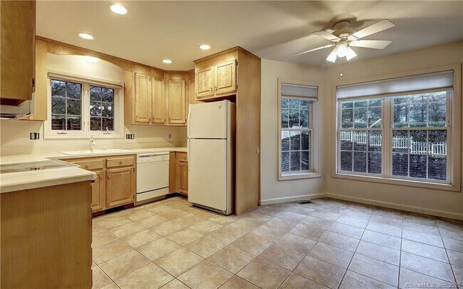 Building Photo - 60 Grove St