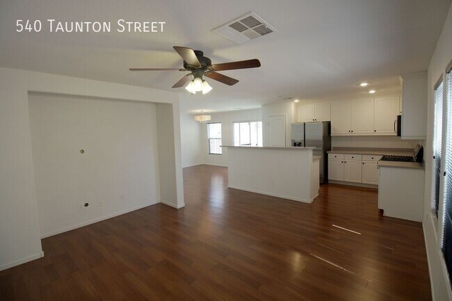 Building Photo - 540 Taunton St
