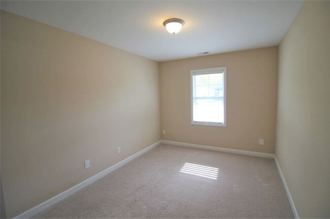 Building Photo - Great Home in Everett's Creek- 3Bed/2Bath with Fenced Yard