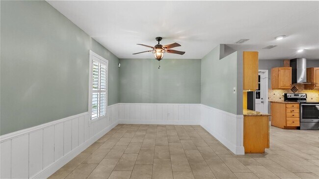 Building Photo - 5304 Rosecrest Cir