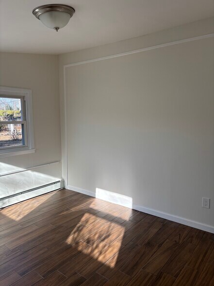 Building Photo - 860 Waverly Ave