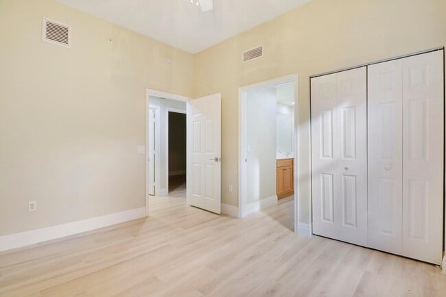 Building Photo - 12643 SE Old Cypress Dr