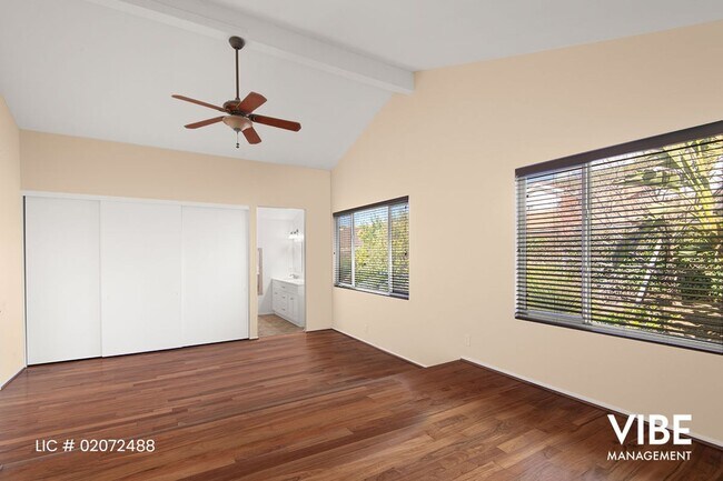 Building Photo - WESTLAKE HILLS- 5 BEDROOMS on a Quiet Street. Walk to everything!!!