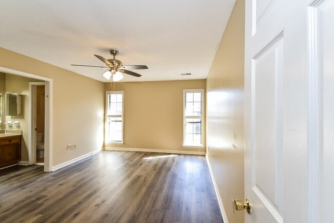 Building Photo - 928 Pheasant Hollow Dr