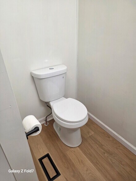 Building Photo - 5209 Warren Ave