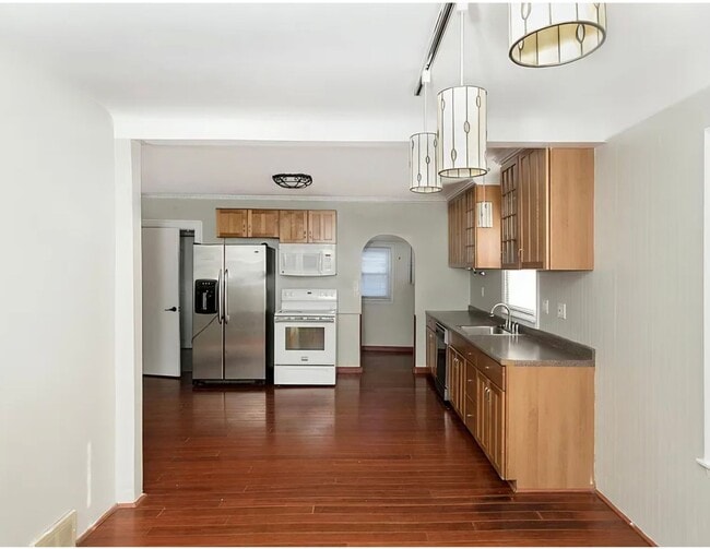 Building Photo - Updated 4 bedroom in Roseville