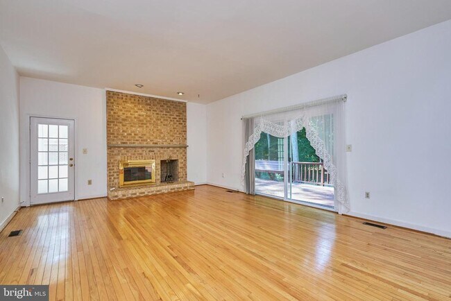 Building Photo - 2 Royal Dominion Ct