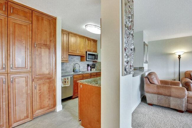 Building Photo - 2555 NE 11th St