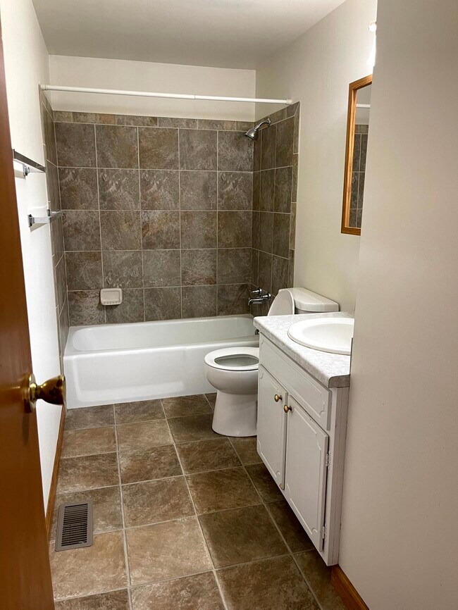 Building Photo - 6 Florentine Ct