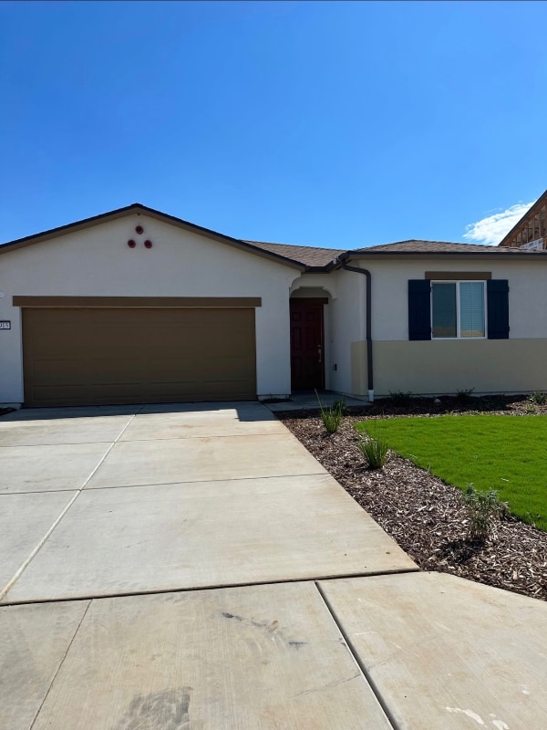 Building Photo - 1913 E Evening Glow Ave