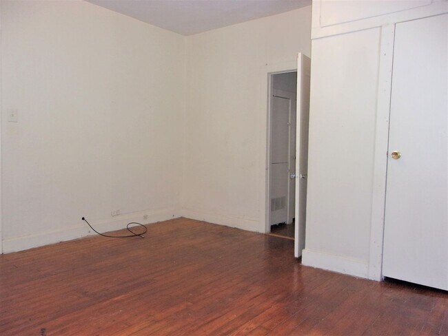 Building Photo - 523 SW 26th St
