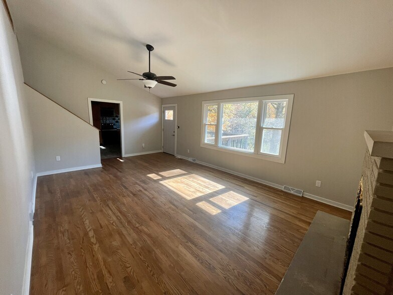 Building Photo - 13932 W Old Nashville Rd