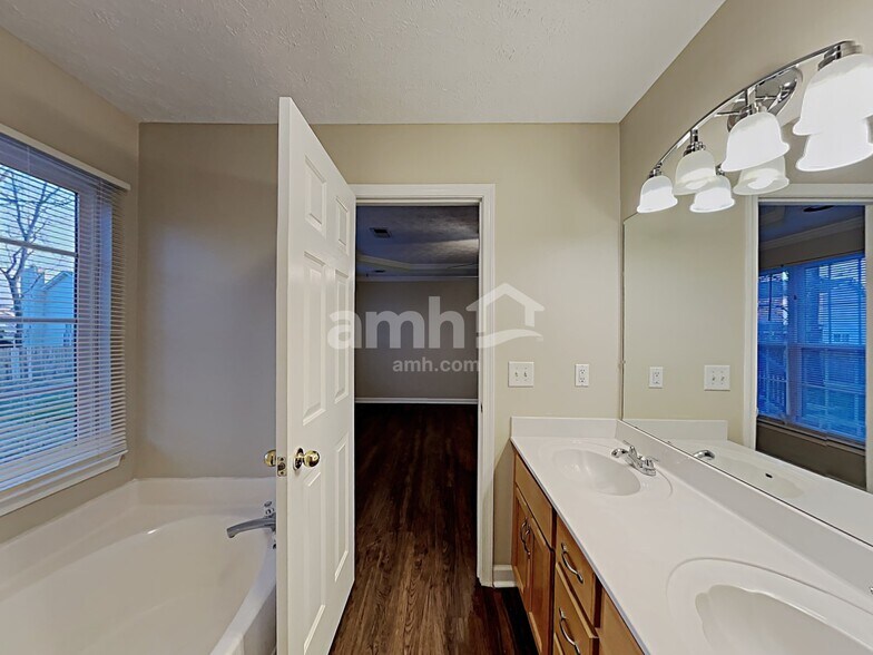 Building Photo - 2922 Wills Ct