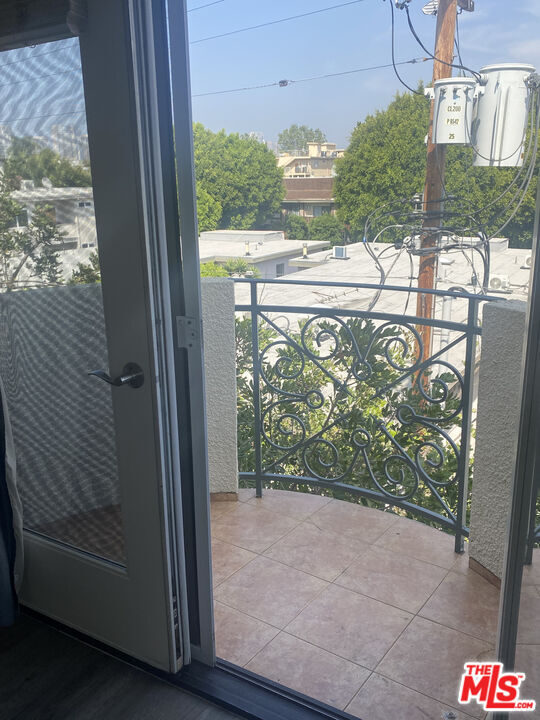 Building Photo - 1862 S Bentley Ave