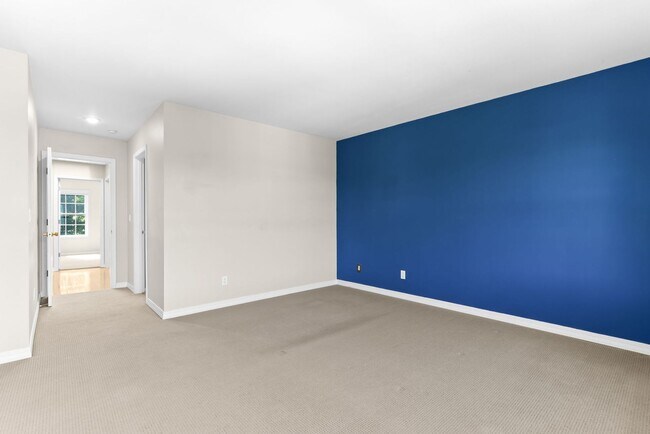 Building Photo - 6143 S Virginia Ave
