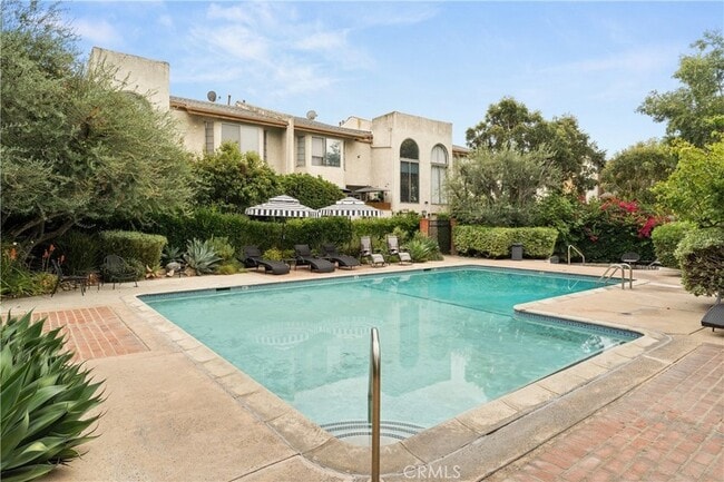 Building Photo - 5339 Coldwater Canyon Ave