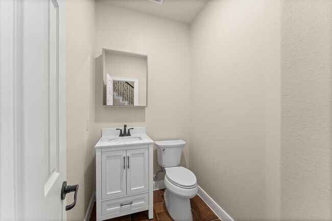 Building Photo - 7 N Beech Springs Cir
