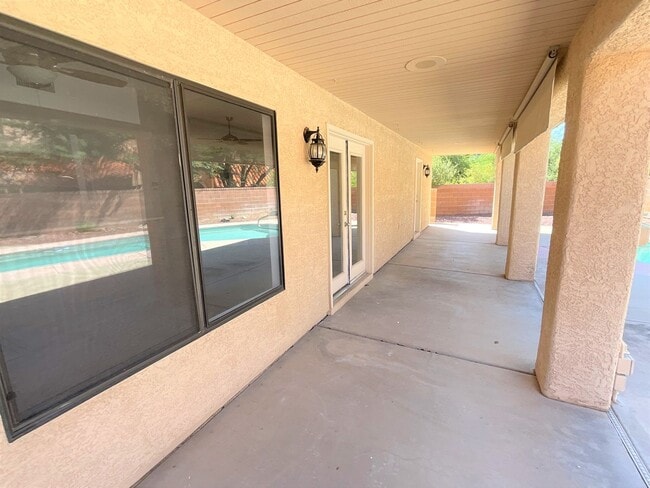 Building Photo - Foothills Location - 3 Bedroom 2 bath on cul-de-sac with Sparkling pool
