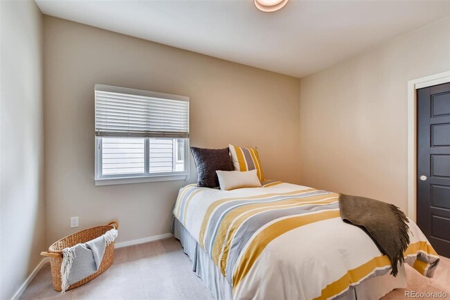 Building Photo - LOCATION LOCATION!! Newly constructed town...
