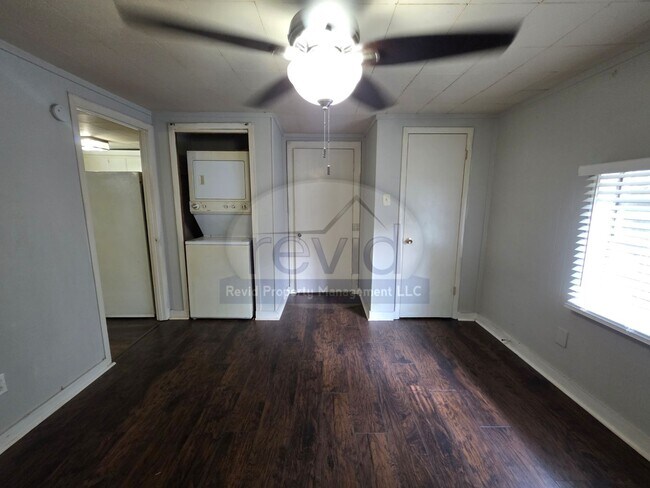 Building Photo - Great 2 Bedroom Apartment in Midtown!