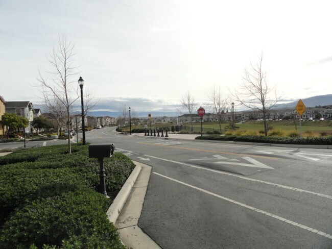 Building Photo - Great Home in East Garrison