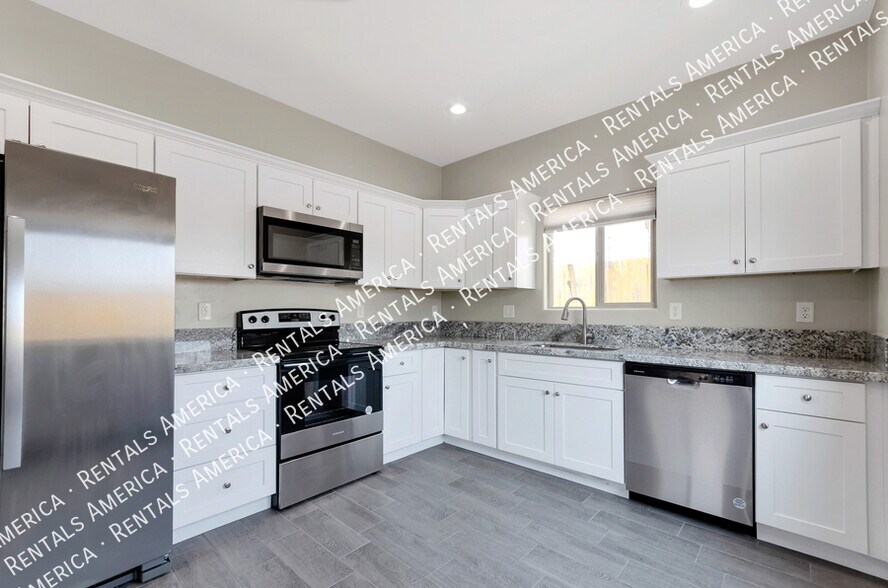 Building Photo - 820 E 35th St